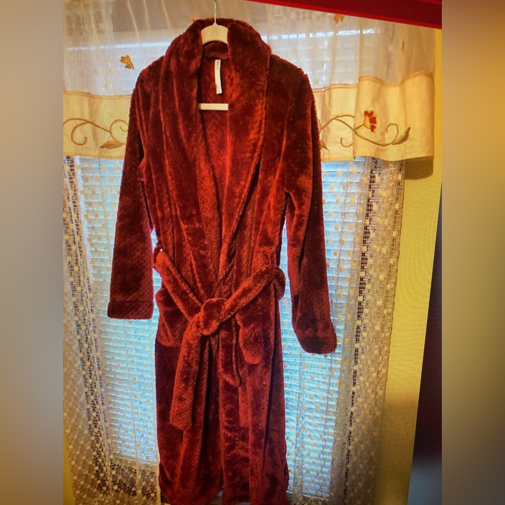 Gilligan & O'Malley Deep Red Plush Robe